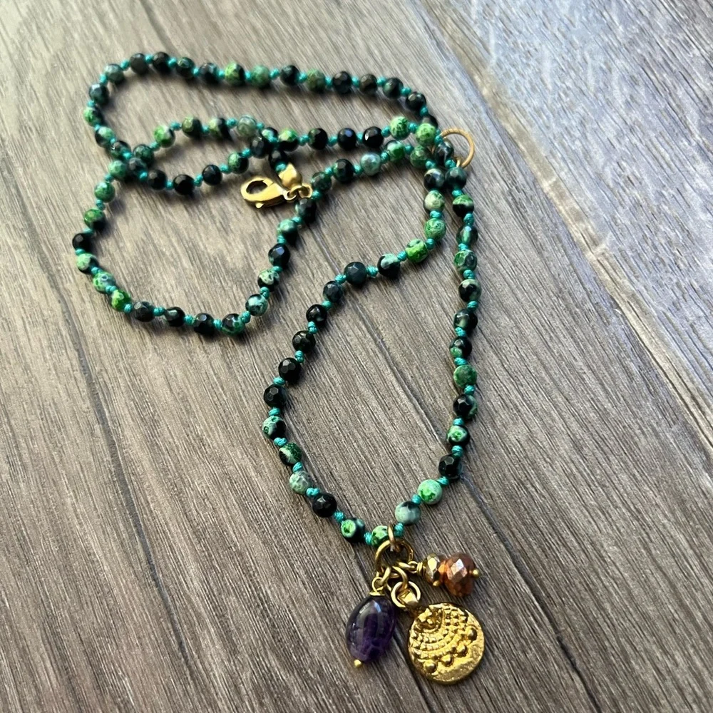 Handmade hand knotted vibrant green agate necklace with charm cluster - Picture 12 of 12